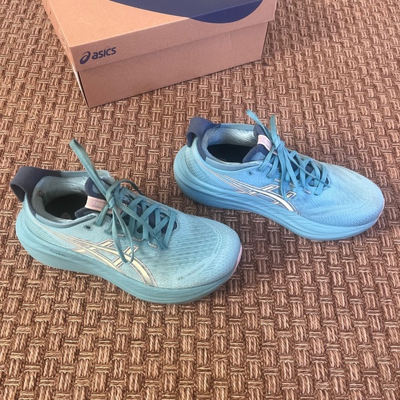 Asics Women's Gel Nimbus 27 Running Shoes - Picture 9 of 15